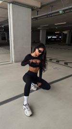 Hailey Black Bra & Sleeve